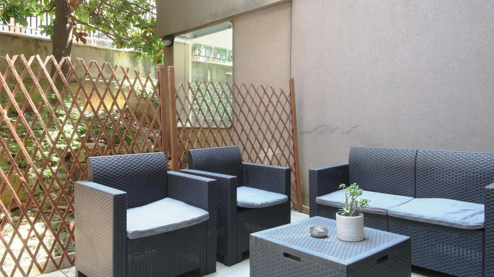 Modern Flat With Private Garden Apartment Milan Italy
