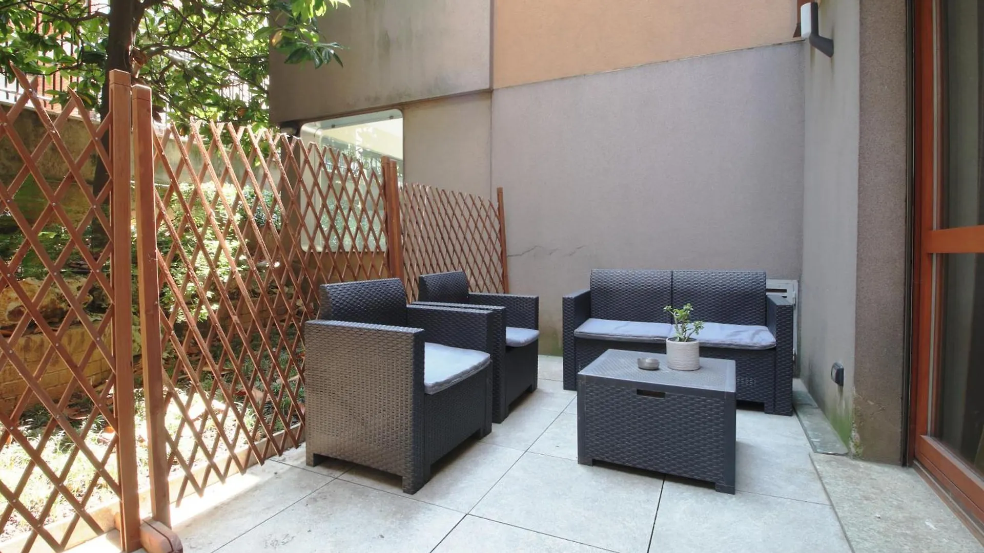 Modern Flat With Private Garden Apartment Milan