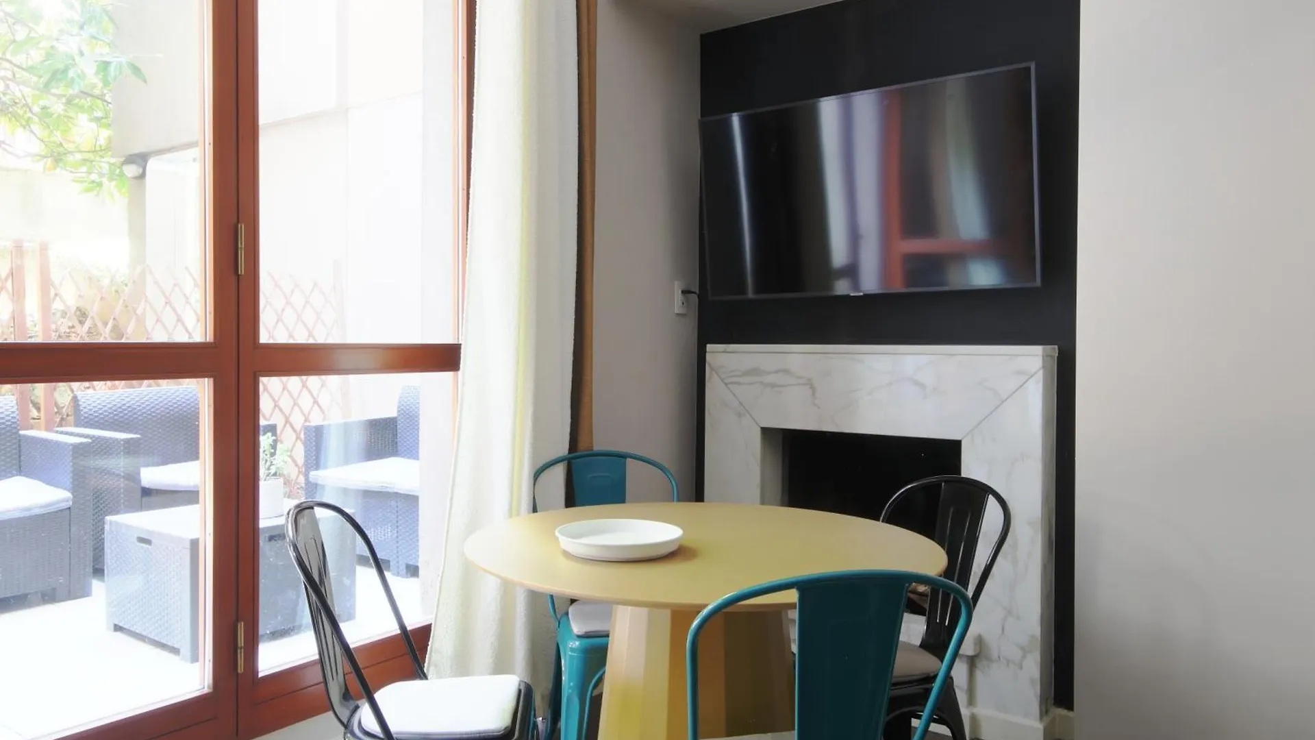 Modern Flat With Private Garden Apartment Milan