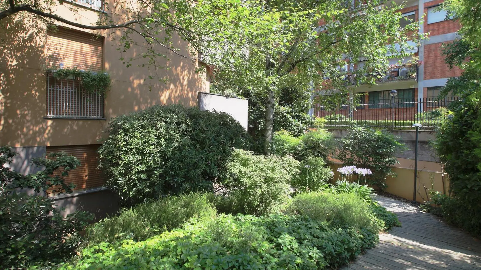 Modern Flat With Private Garden Apartment Milan