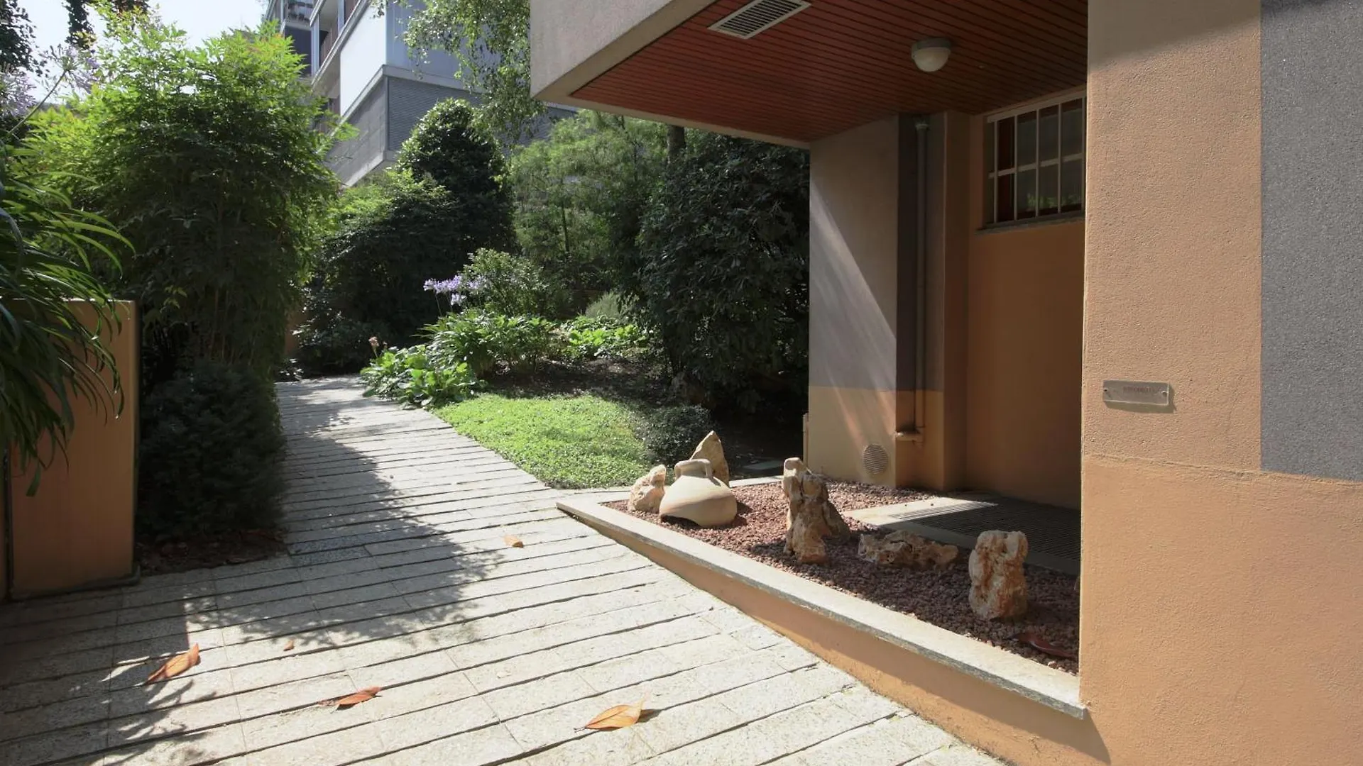 Modern Flat With Private Garden Apartment Milan